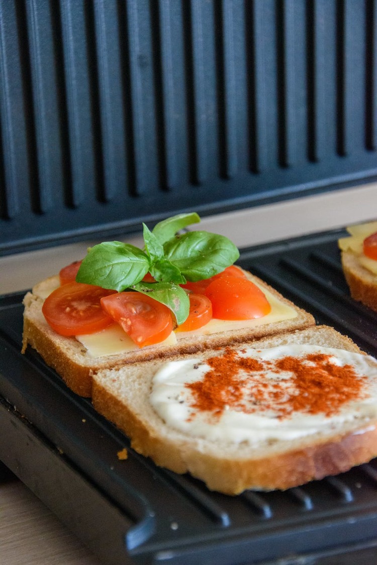 Tomato and Basil Grilled Cream Cheese Sandwich Recipe